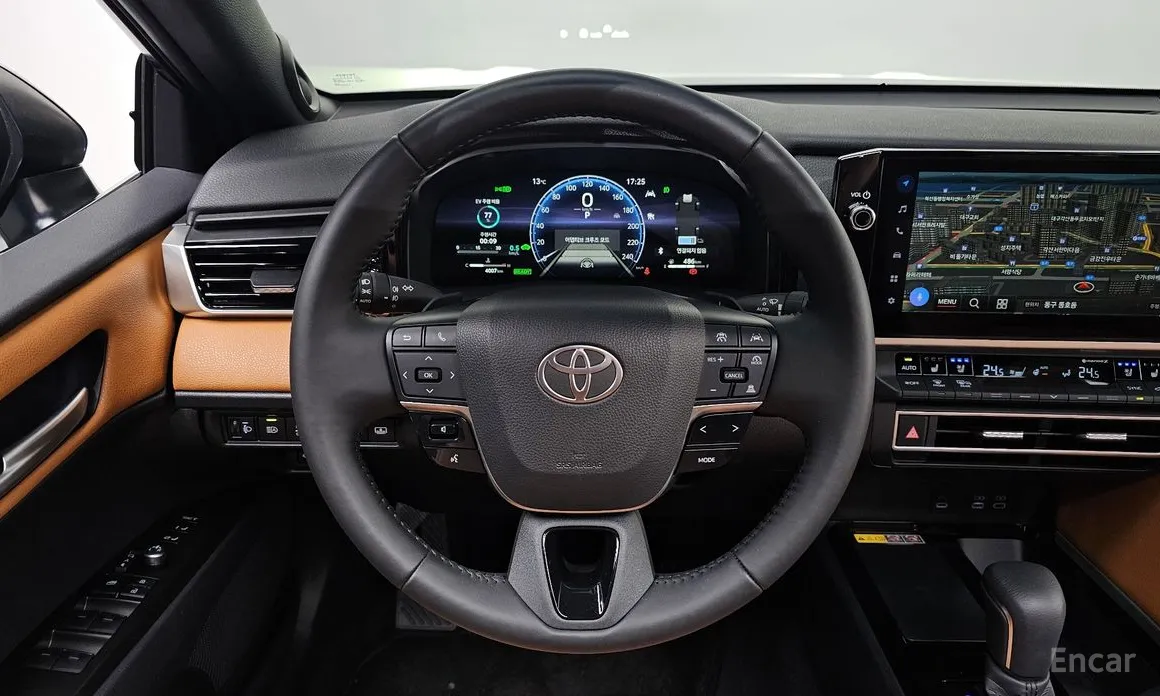 Фото 12 - Toyota Camry