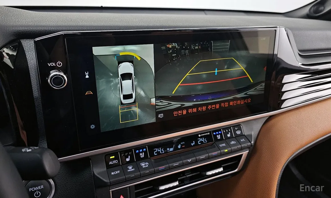 Фото 14 - Toyota Camry