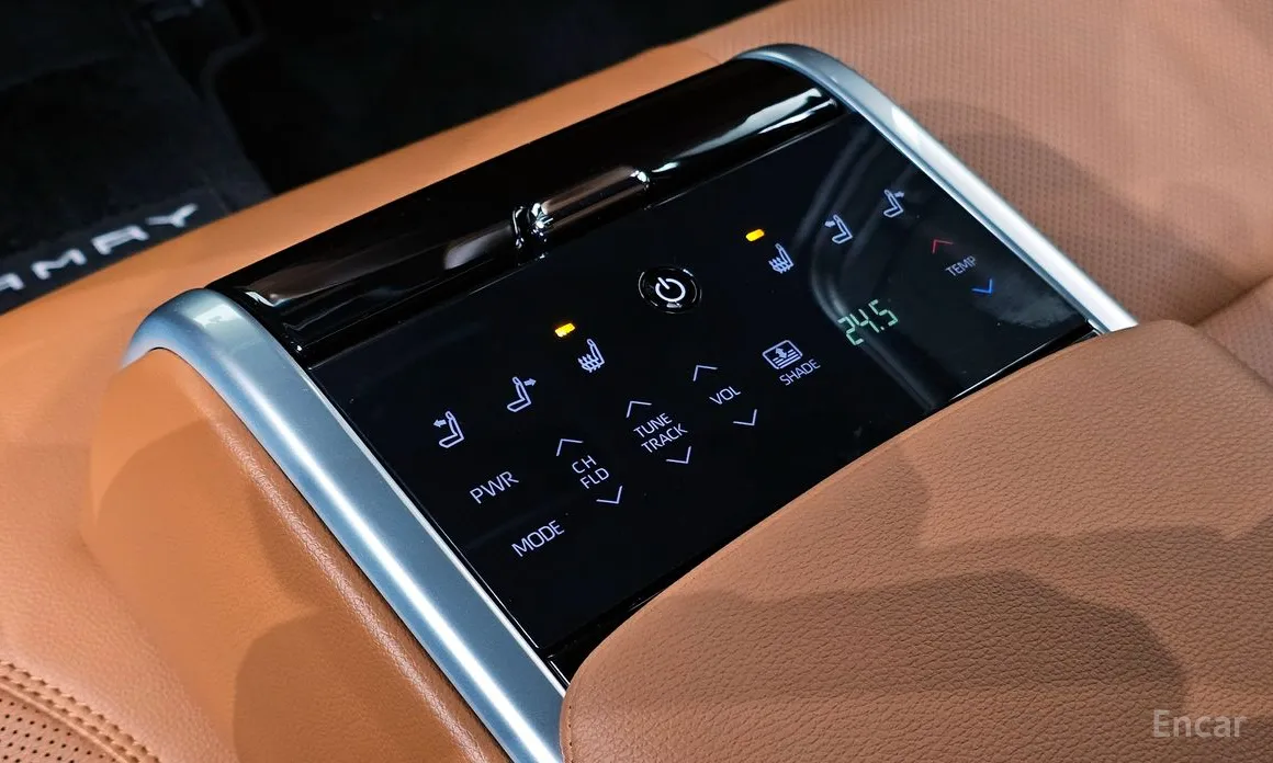 Фото 19 - Toyota Camry