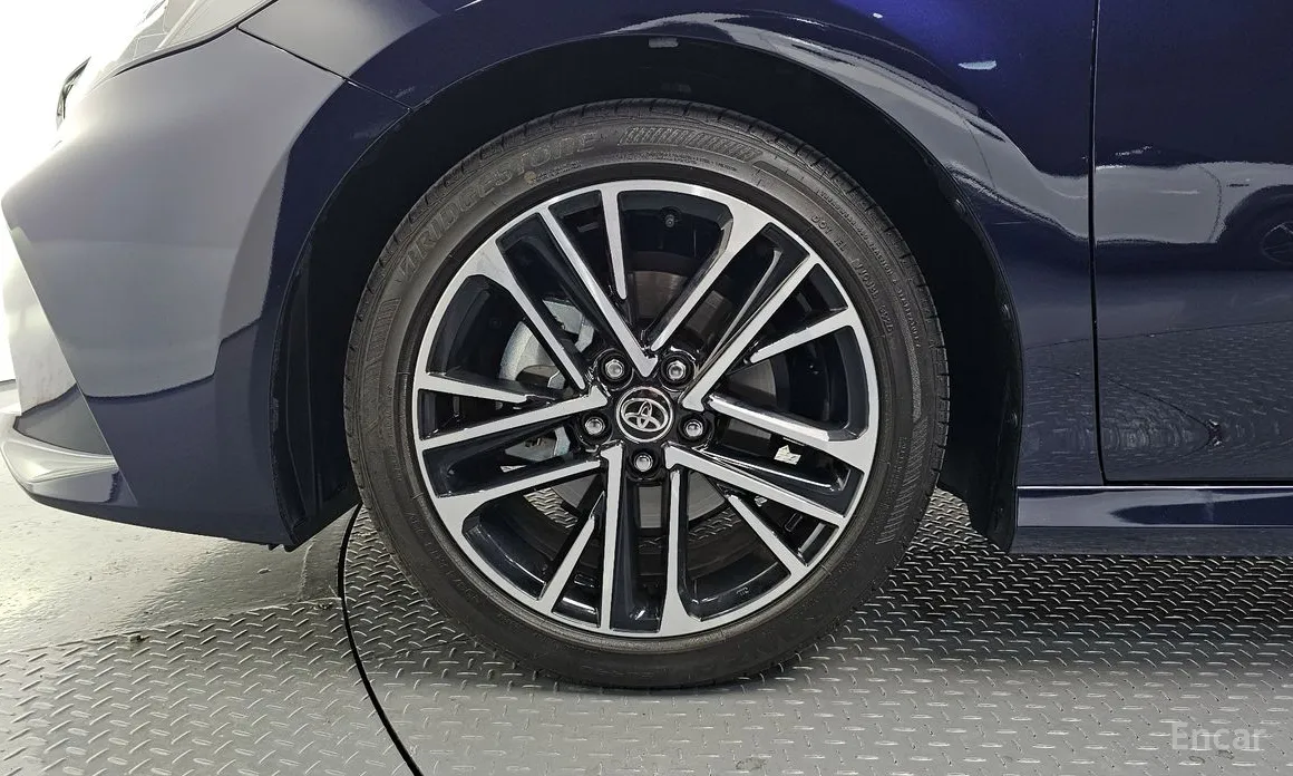 Фото 5 - Toyota Camry