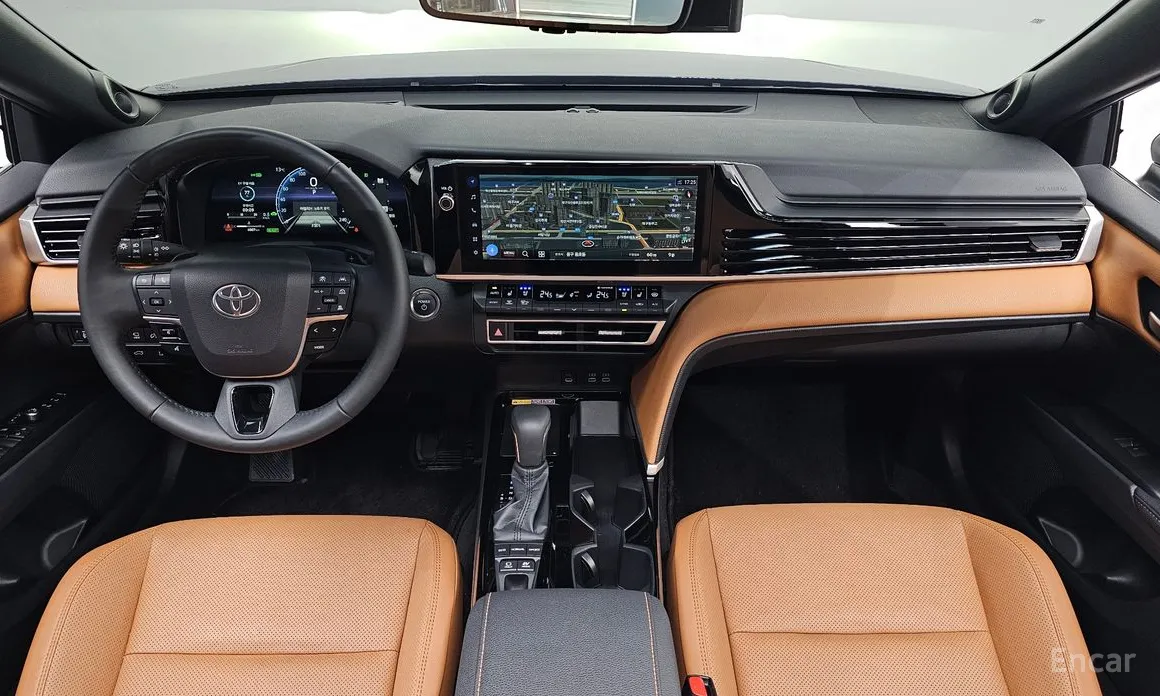 Фото 7 - Toyota Camry