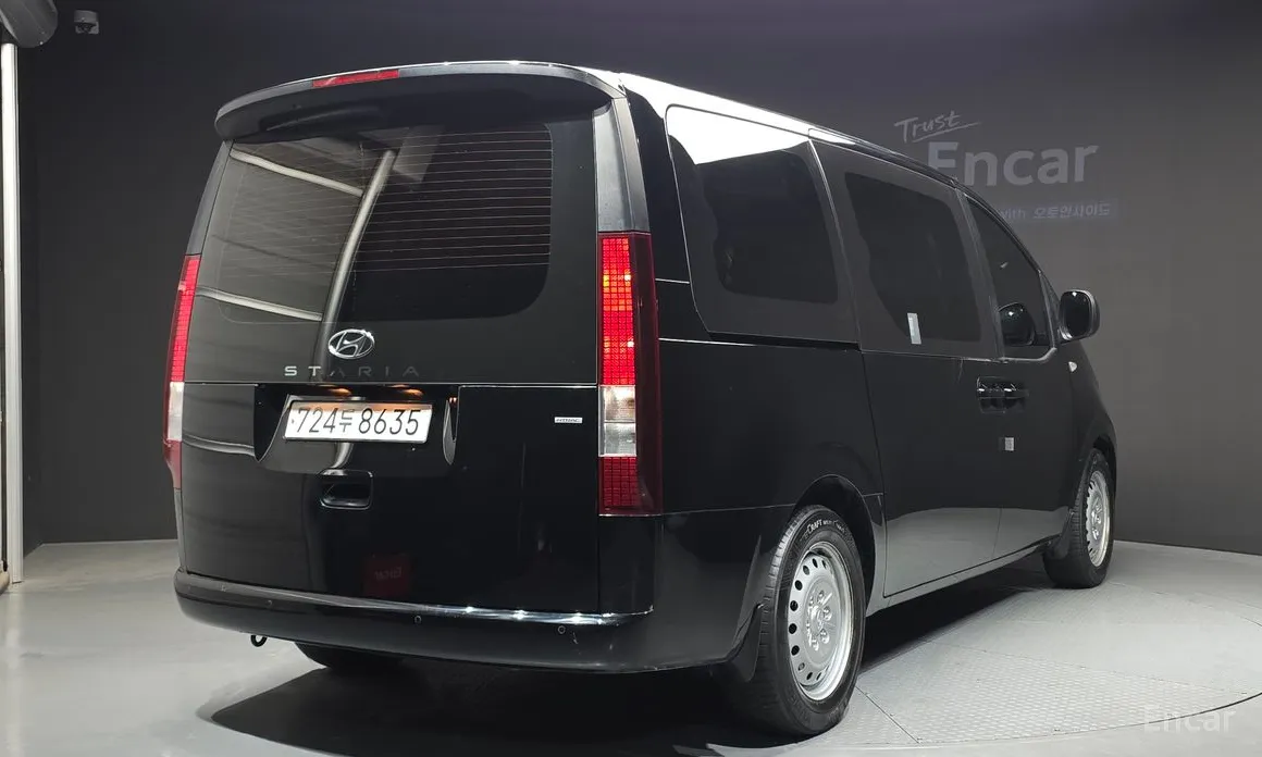 Фото 2 - Hyundai Staria