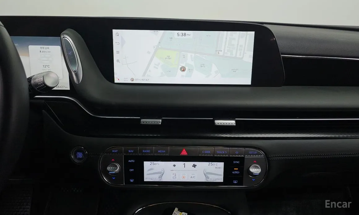 Фото 12 - Genesis G90