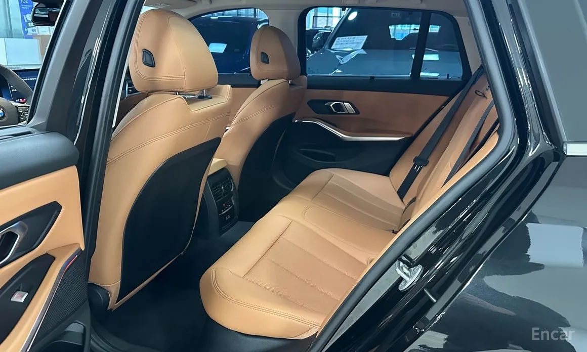 Photo 11 - BMW 3 Series