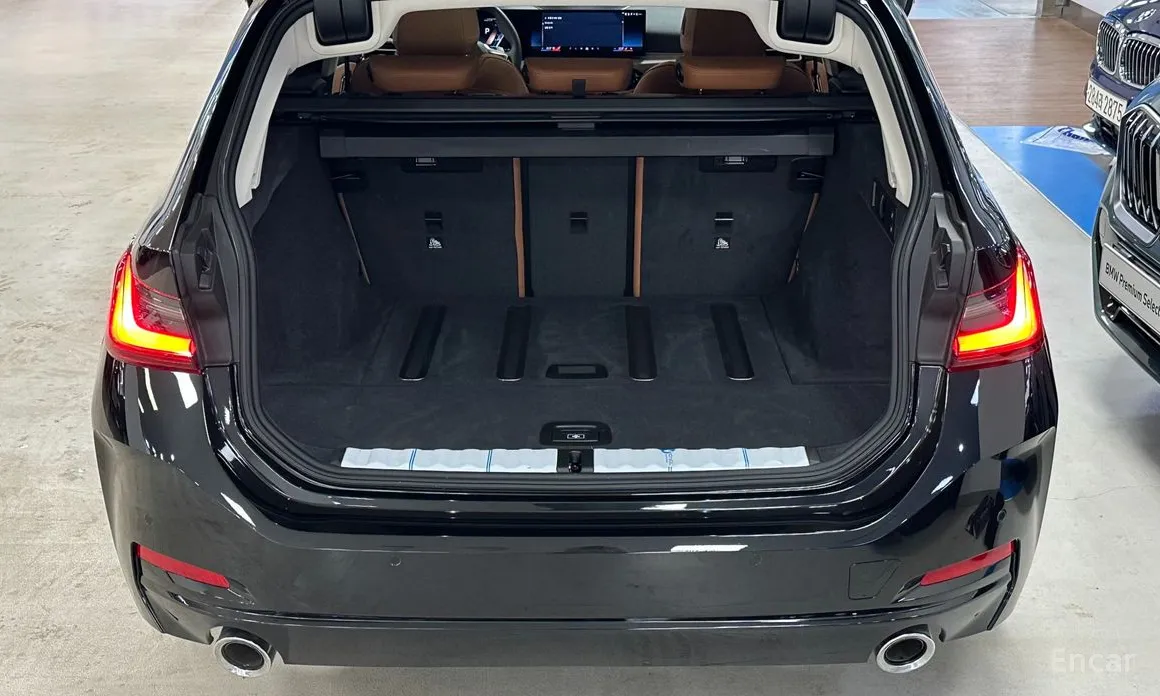 Photo 20 - BMW 3 Series