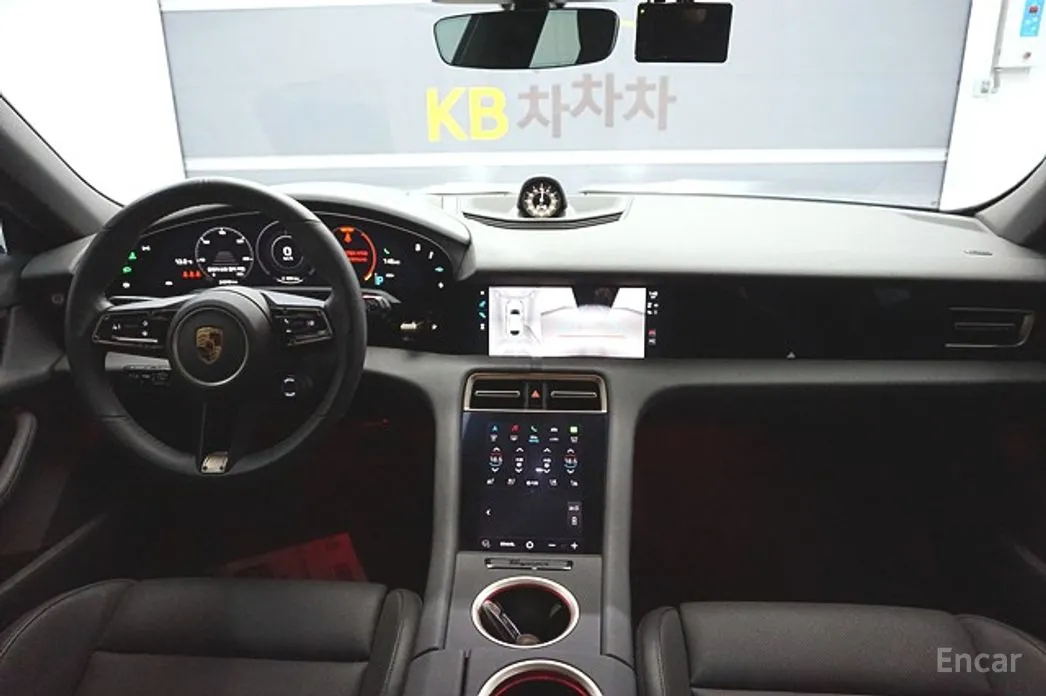 Фото 11 - Porsche Taycan