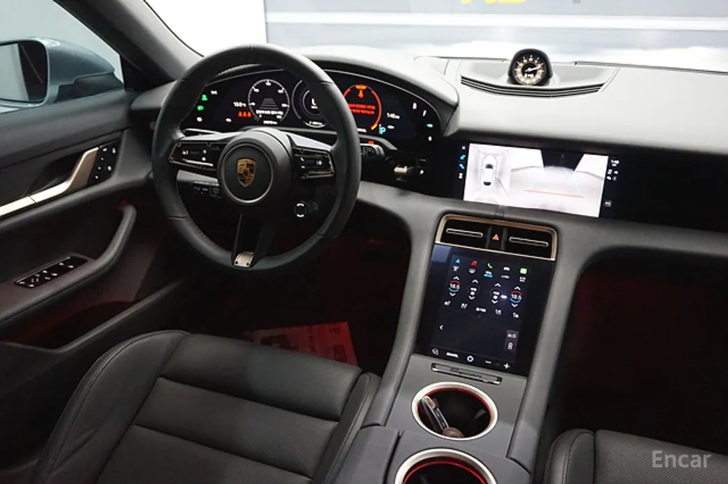 Фото 12 - Porsche Taycan