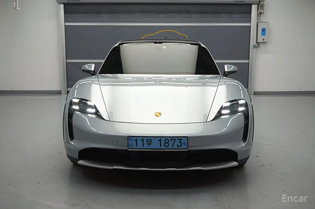 Фото 2 - Porsche Taycan