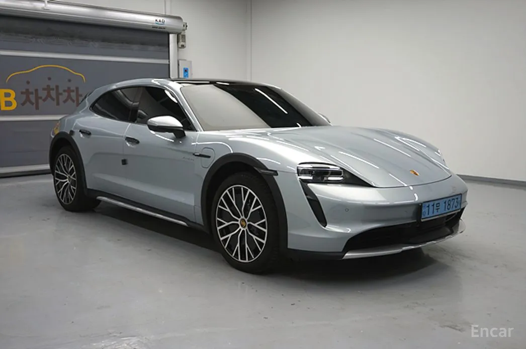 Фото 4 - Porsche Taycan