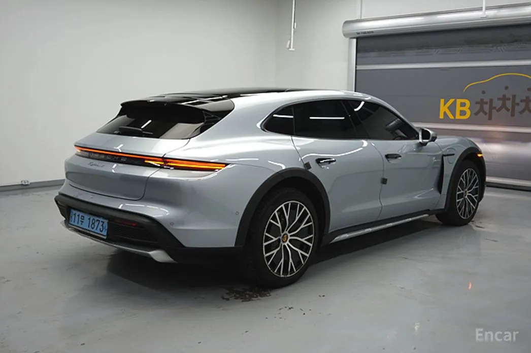 Фото 6 - Porsche Taycan