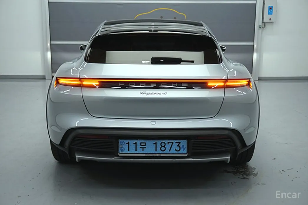 Фото 7 - Porsche Taycan