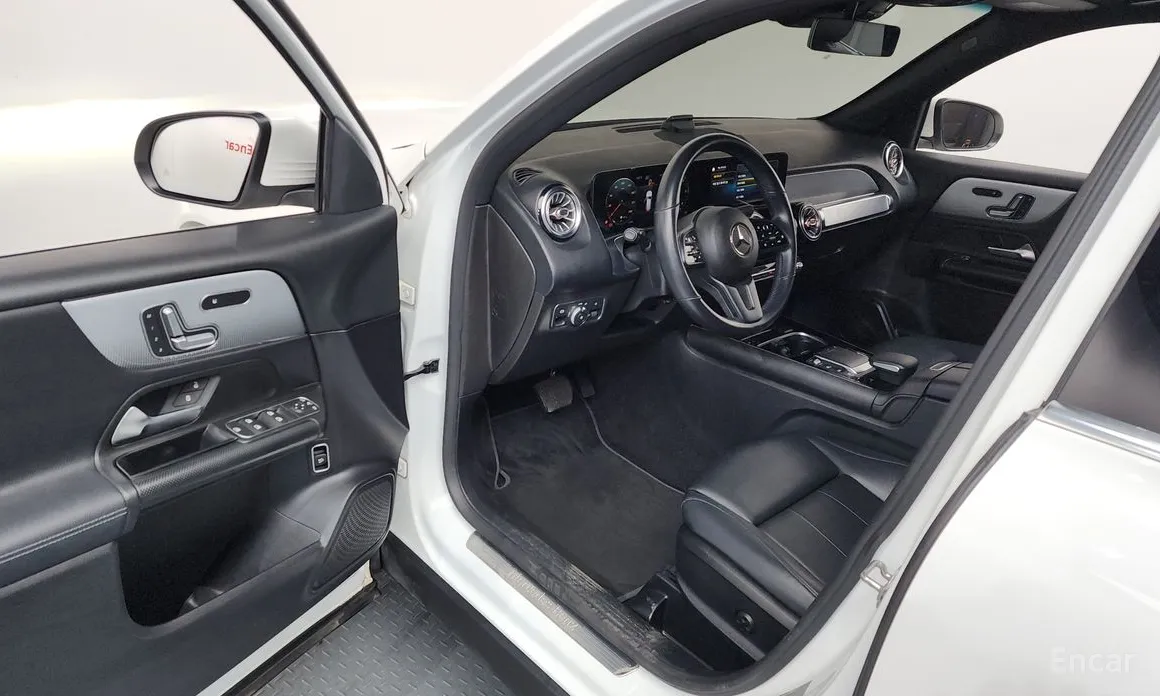 Фото 10 - Mercedes-Benz GLB-Class