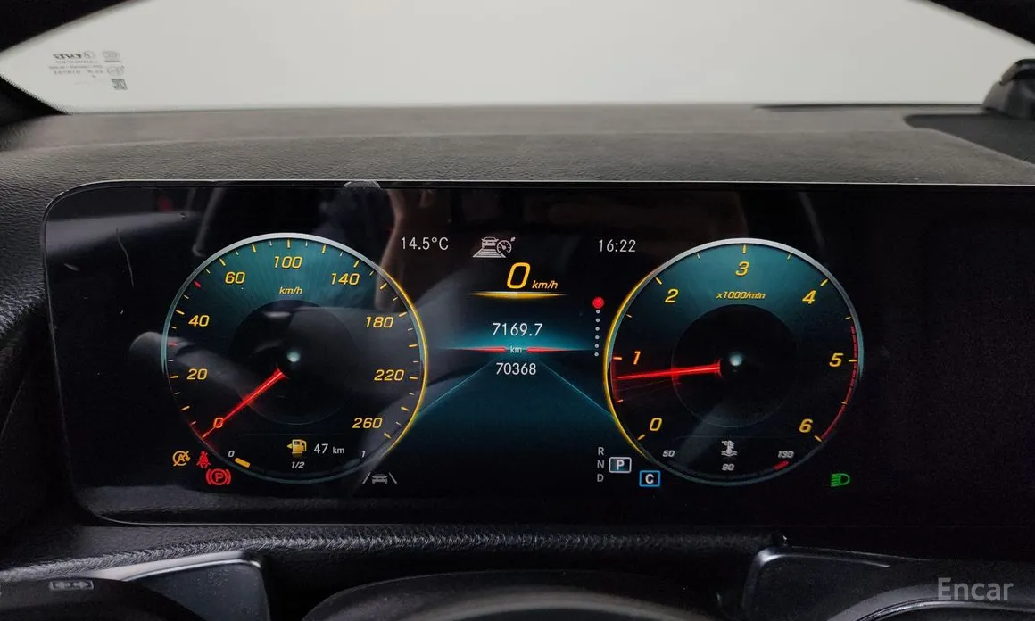 Фото 8 - Mercedes-Benz GLB-Class