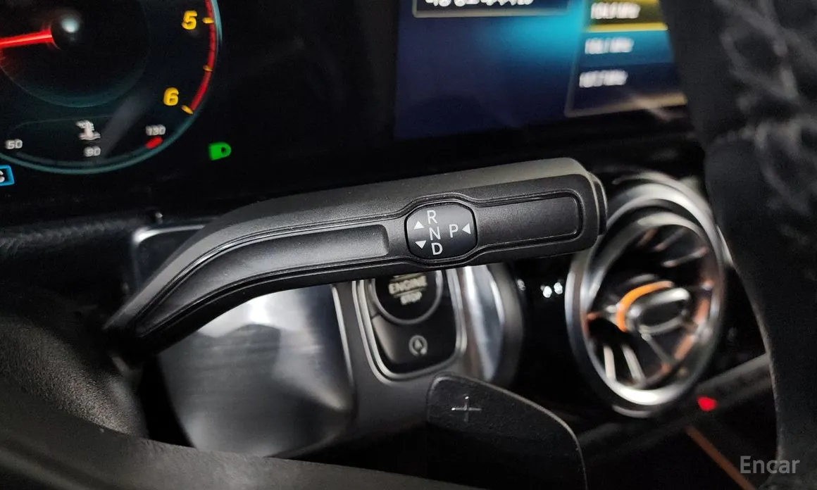 Фото 9 - Mercedes-Benz GLB-Class