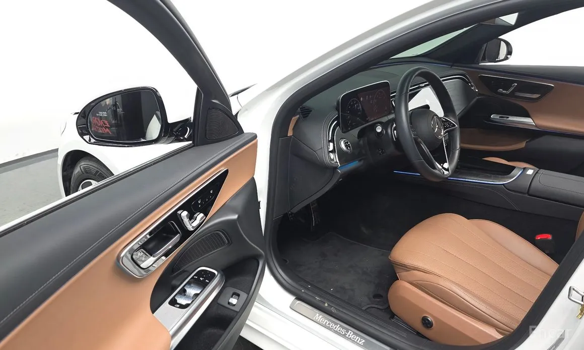 Фото 12 - Mercedes-Benz E-Class