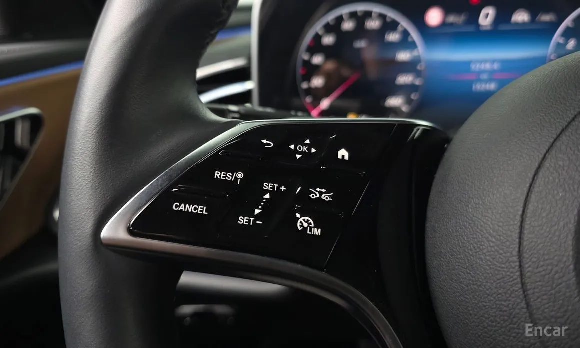 Фото 14 - Mercedes-Benz E-Class