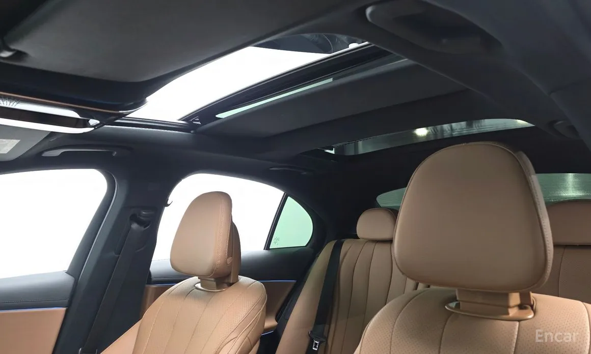 Фото 17 - Mercedes-Benz E-Class