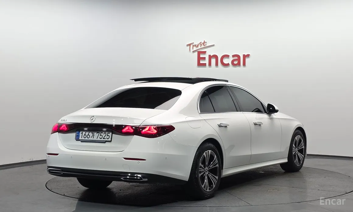 Фото 2 - Mercedes-Benz E-Class