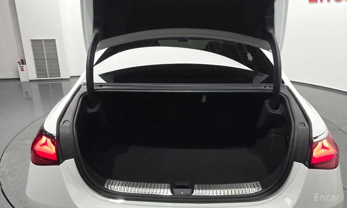 Фото 20 - Mercedes-Benz E-Class