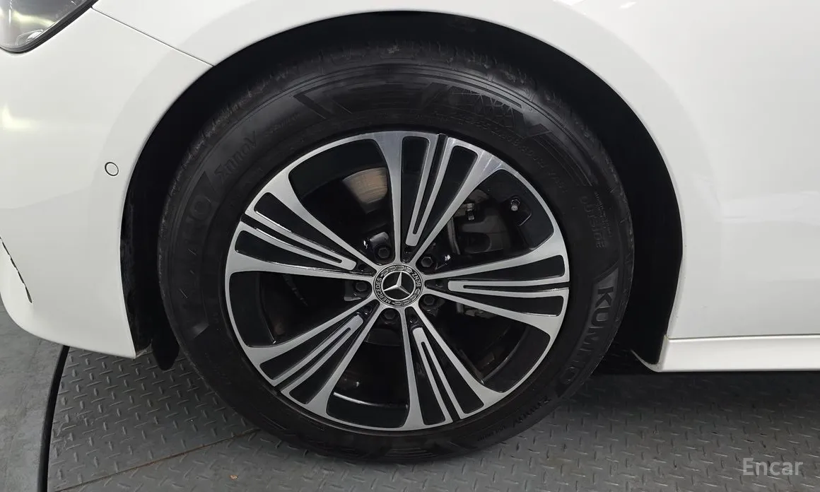 Фото 5 - Mercedes-Benz E-Class