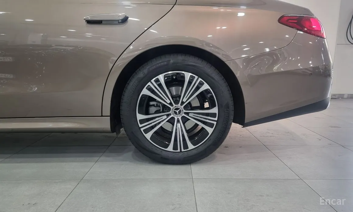 Фото 5 - Mercedes-Benz E-Class