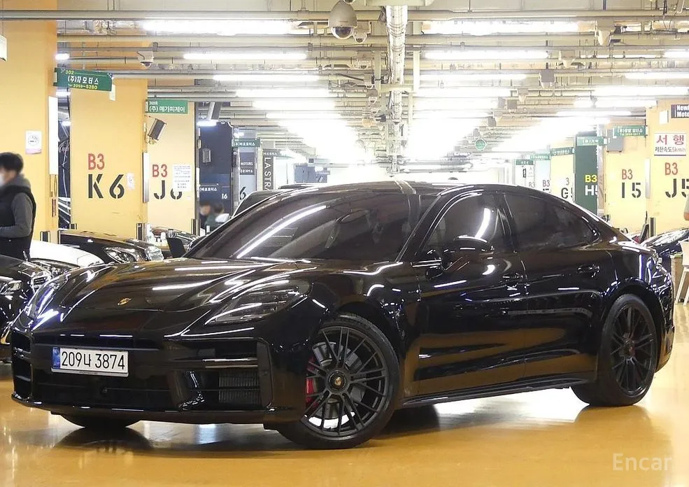 Фото 1 - Porsche Panamera