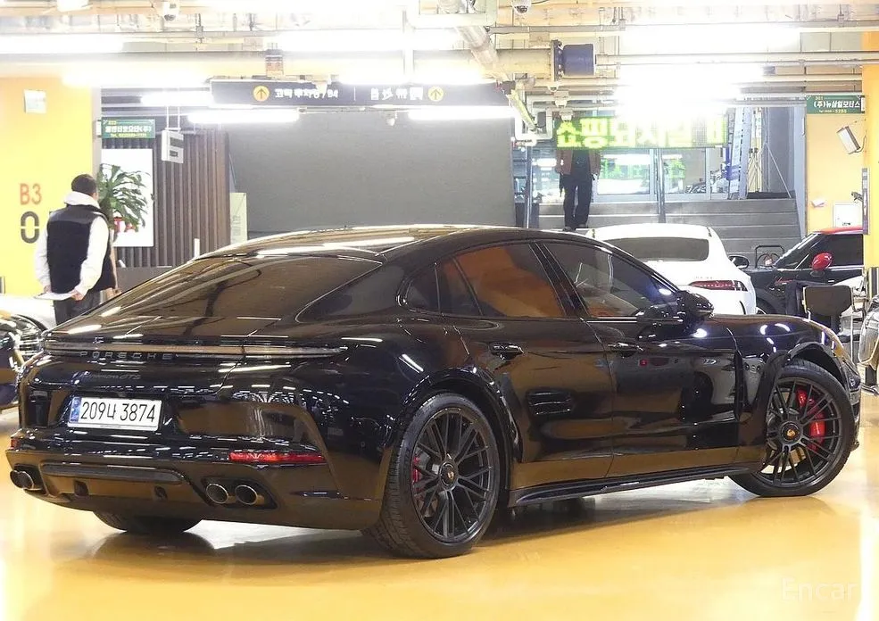 Фото 2 - Porsche Panamera