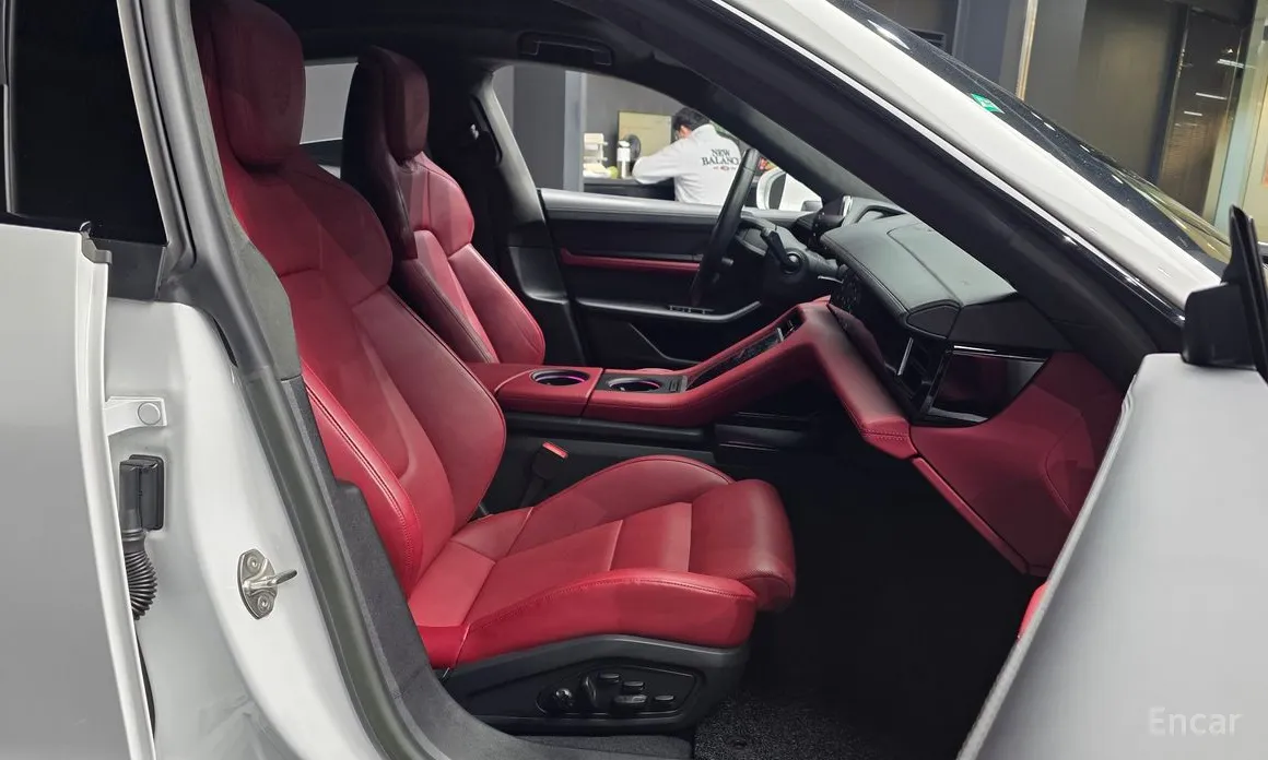 Фото 11 - Porsche Taycan