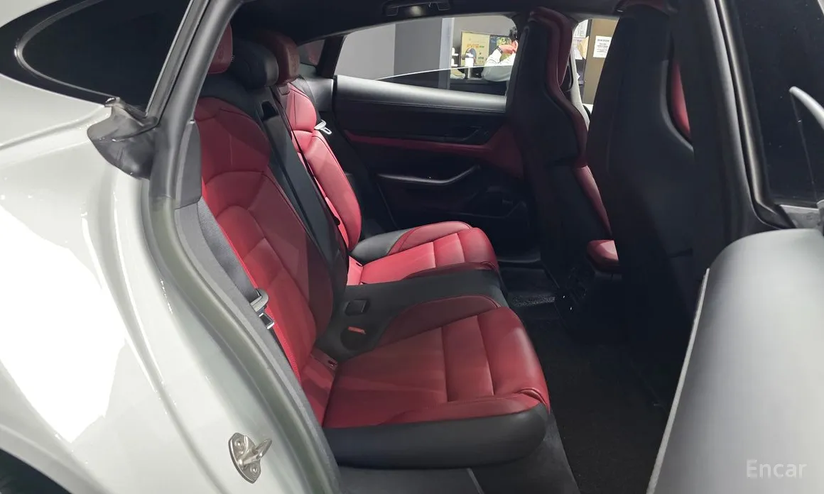 Фото 12 - Porsche Taycan