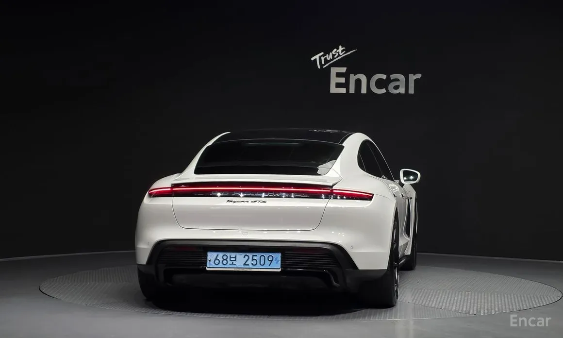 Фото 4 - Porsche Taycan