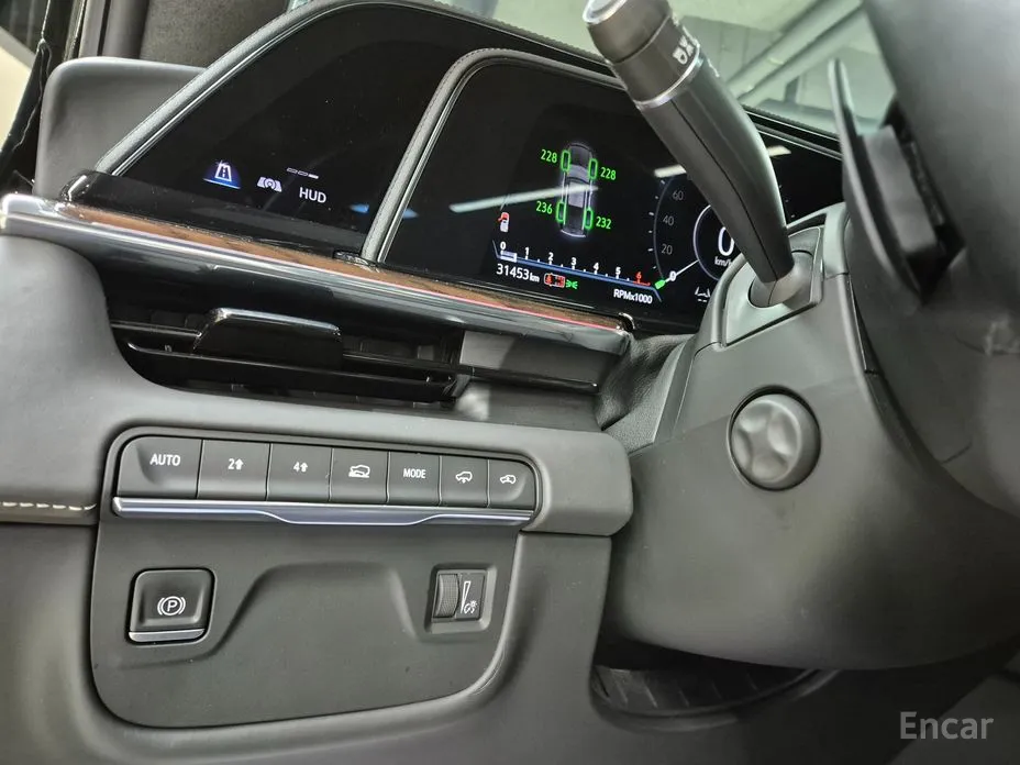 Фото 12 - Cadillac Escalade