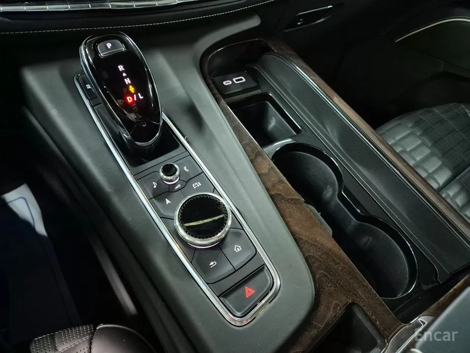 Фото 13 - Cadillac Escalade