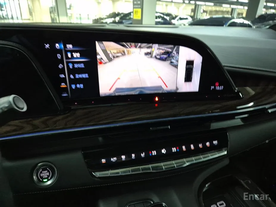 Фото 14 - Cadillac Escalade