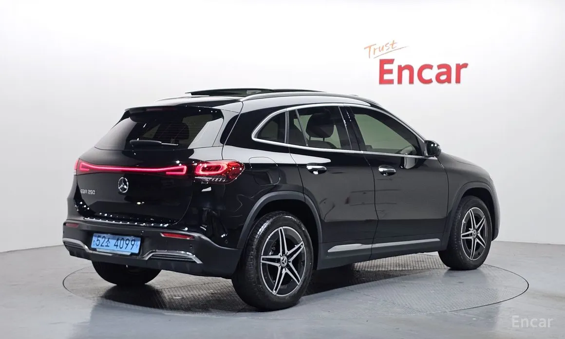 Фото 2 - Mercedes-Benz EQA