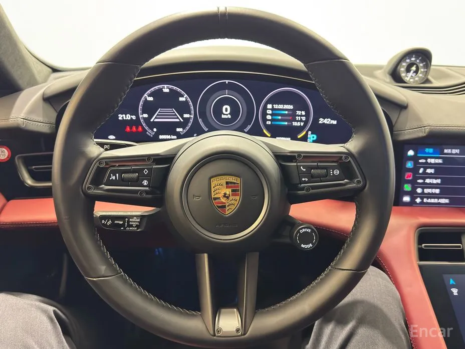 Фото 10 - Porsche Taycan