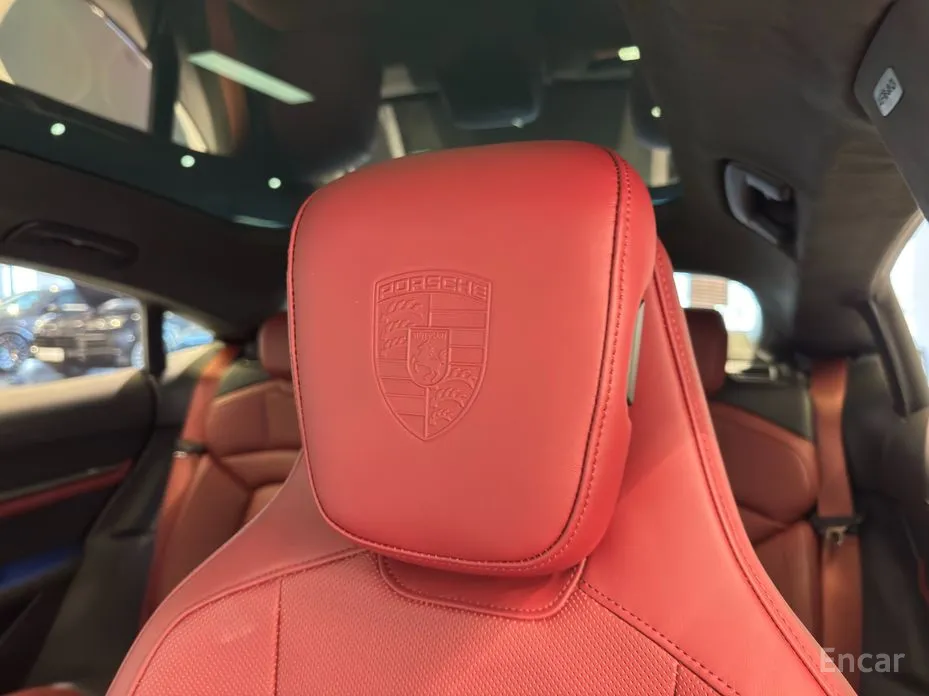 Фото 18 - Porsche Taycan