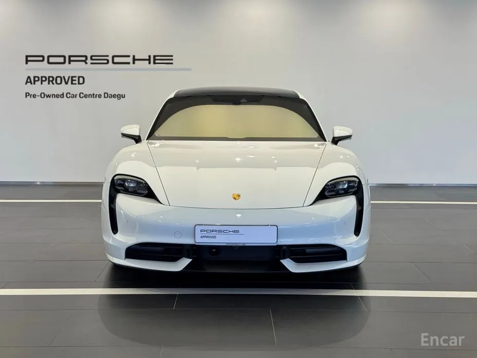 Фото 2 - Porsche Taycan