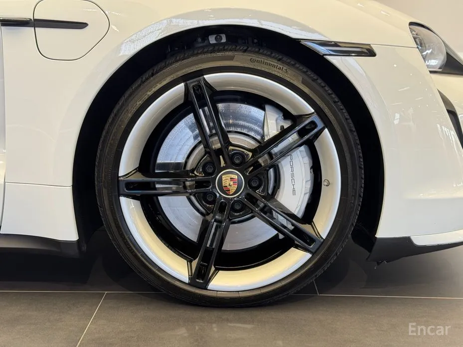 Фото 6 - Porsche Taycan