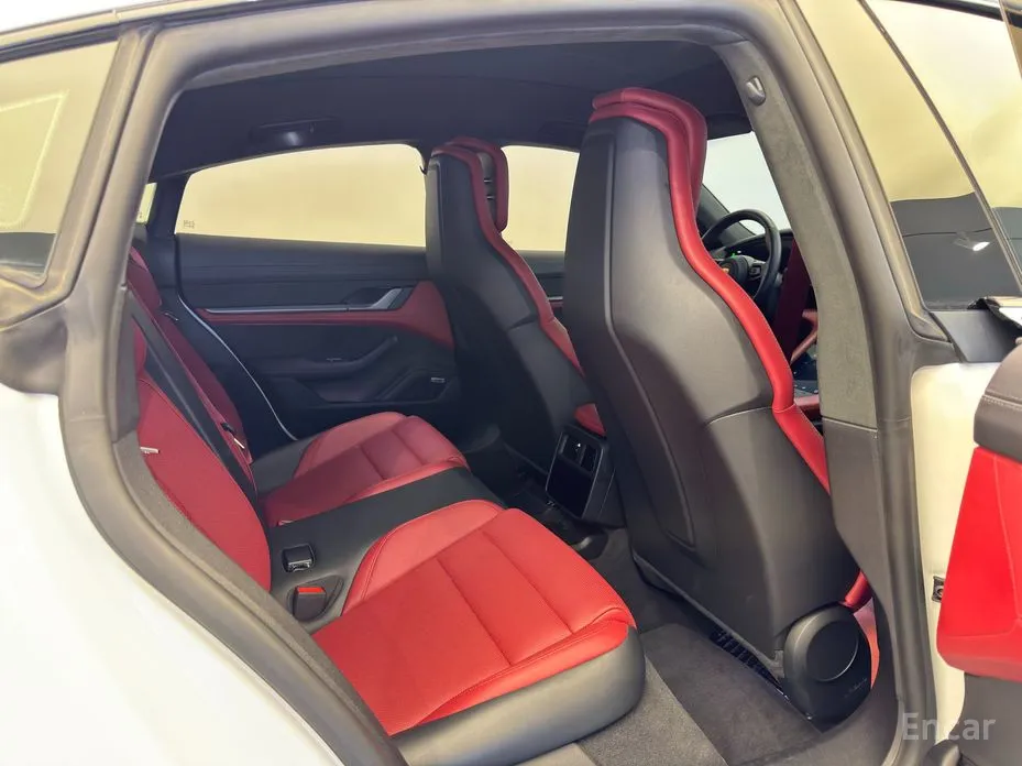 Фото 8 - Porsche Taycan