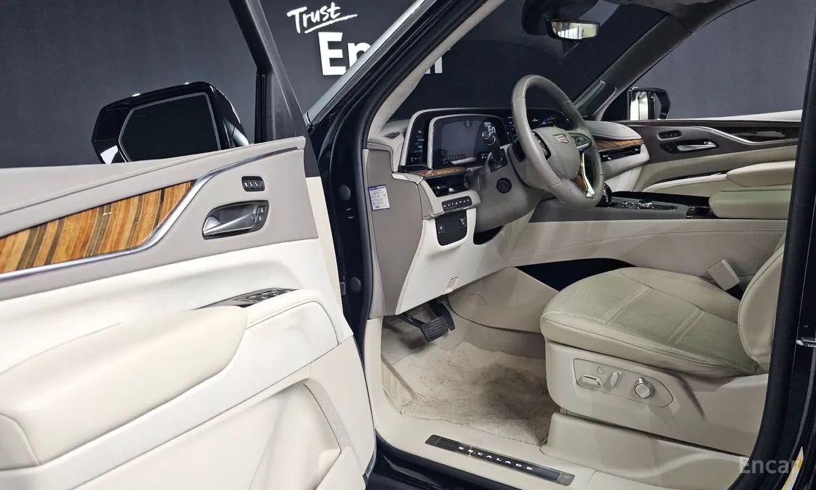 Фото 10 - Cadillac Escalade