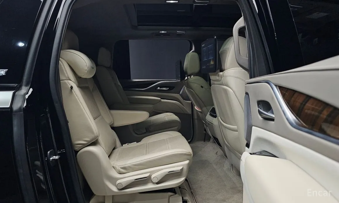 Фото 12 - Cadillac Escalade