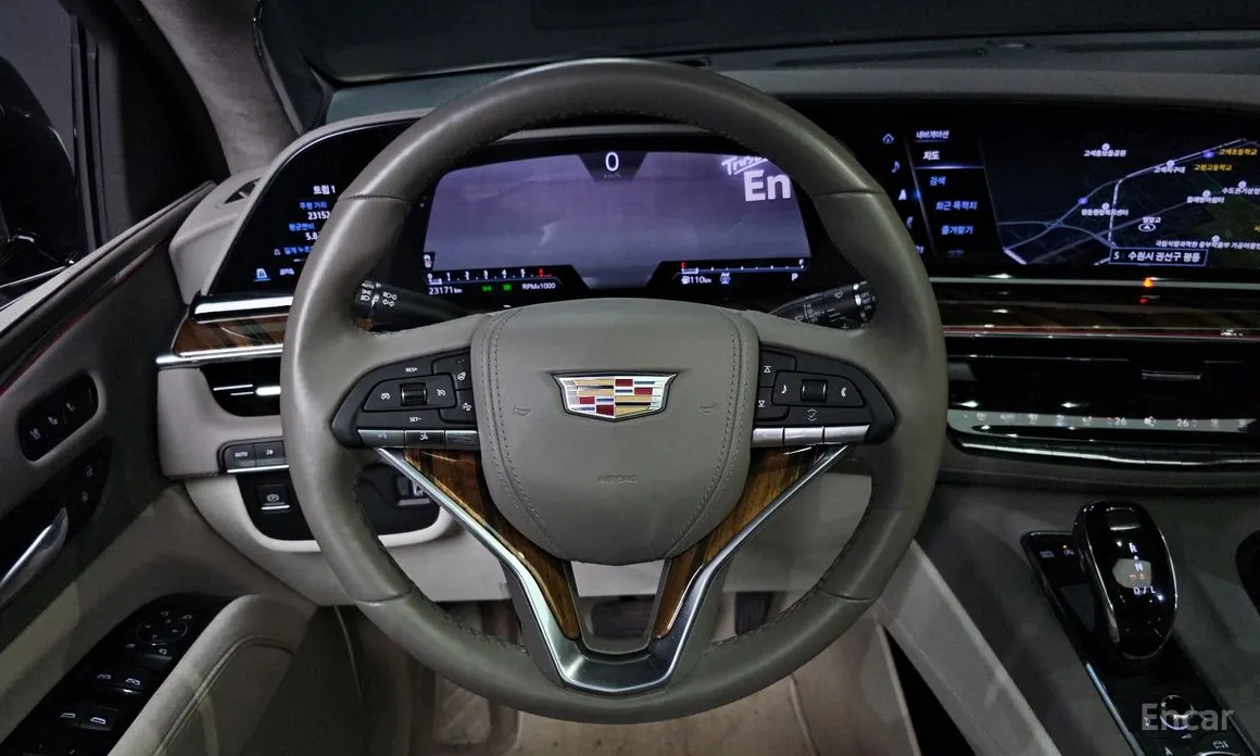 Фото 13 - Cadillac Escalade