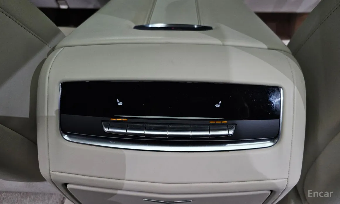 Фото 18 - Cadillac Escalade