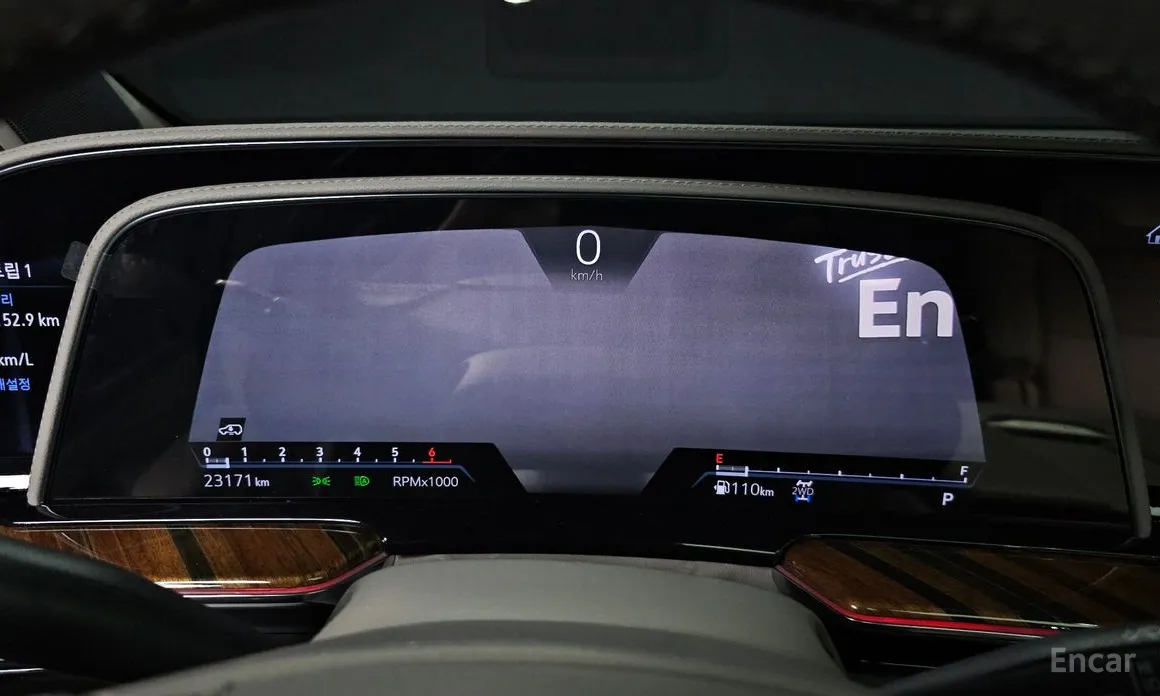 Фото 8 - Cadillac Escalade