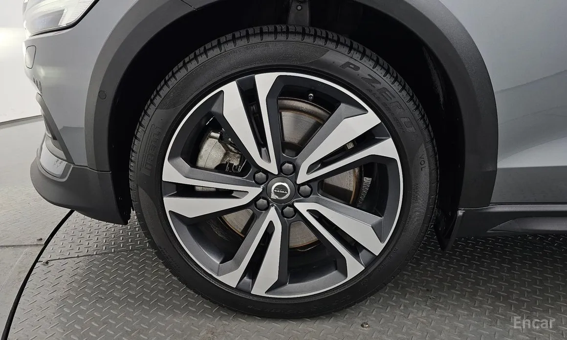 Фото 5 - Volvo V60