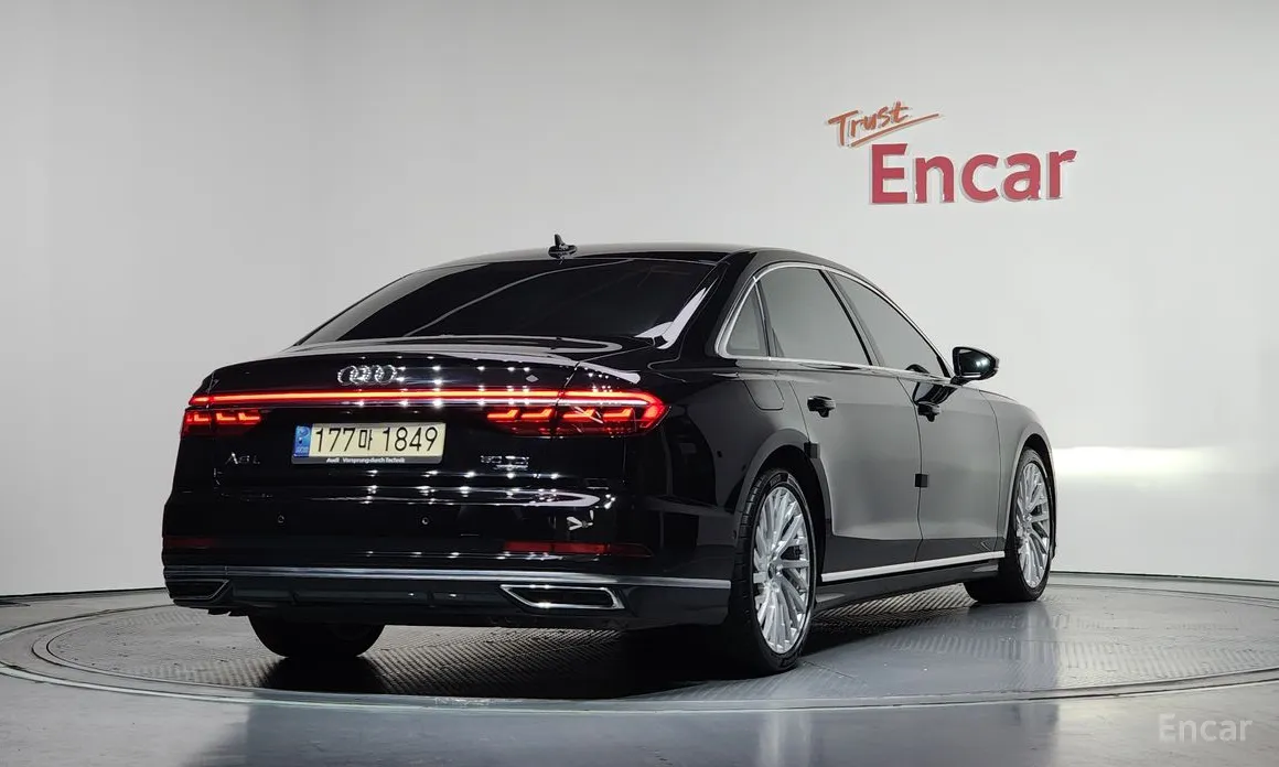 Фото 2 - Audi A8