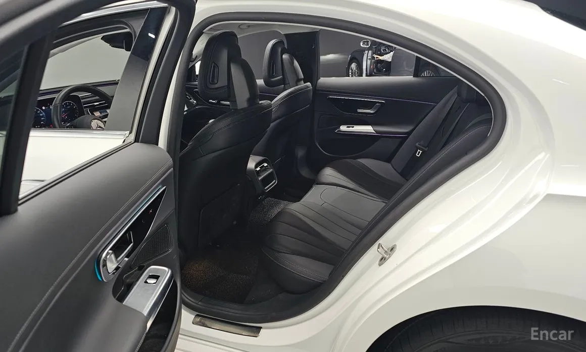 Фото 12 - Mercedes-Benz E-Class