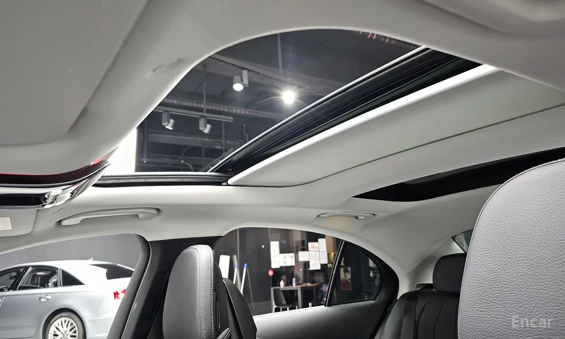 Фото 19 - Mercedes-Benz E-Class