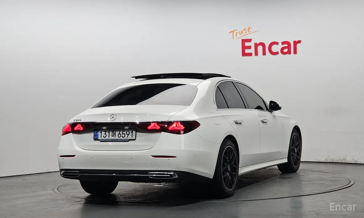 Фото 2 - Mercedes-Benz E-Class