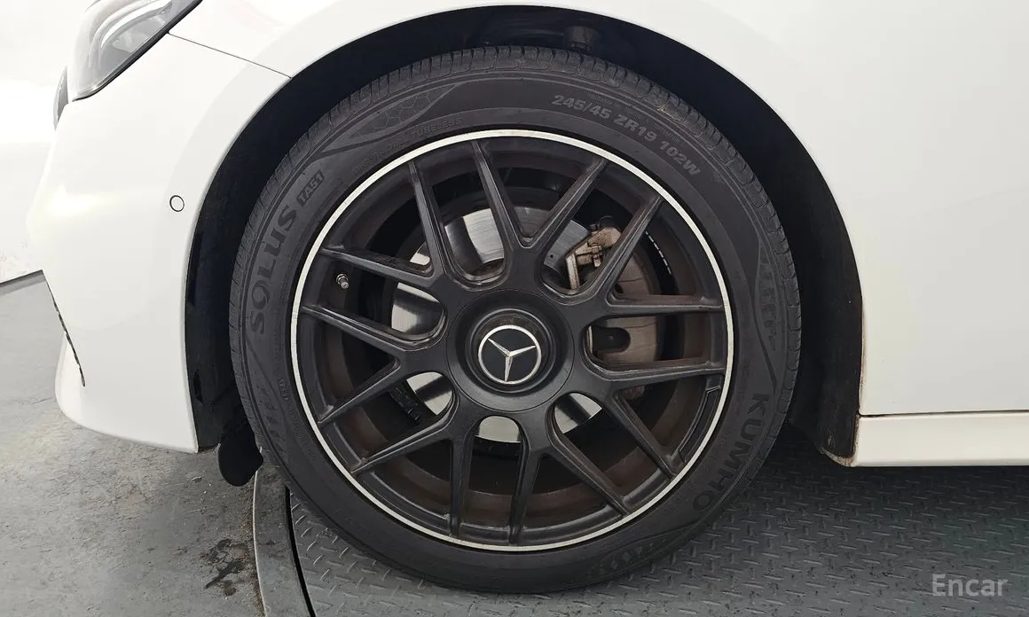 Фото 5 - Mercedes-Benz E-Class